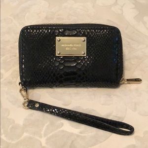 Michael kors wristlet black snakeskin